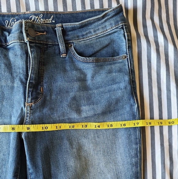 Universal Thread mid-rise skinnies - Picture 4 of 4